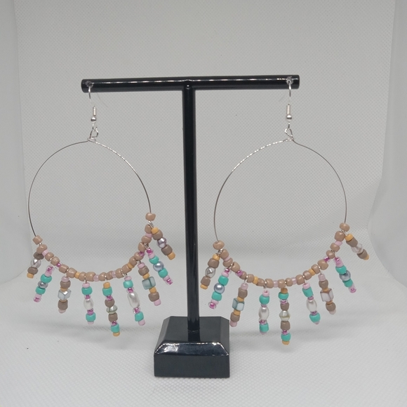 Hand Crafted Turquoise and Tan Beaded Necklace Set - Picture 8 of 16